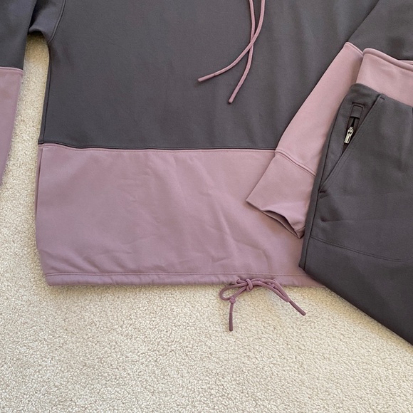 Athleta Hermosa Two-Tone Athleisure Set - Picture 5 of 15